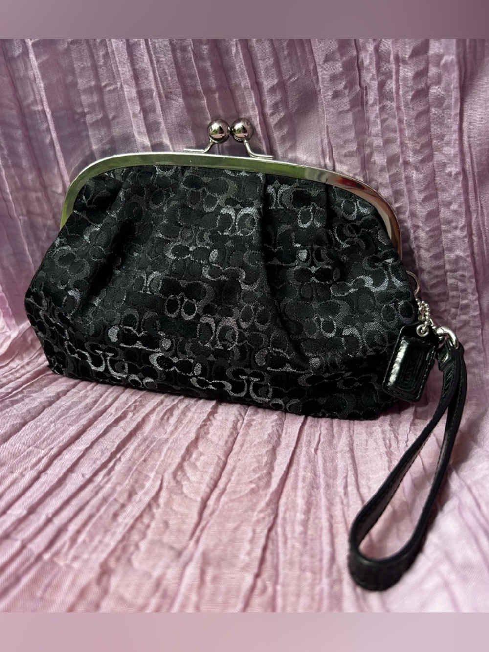 Y2K Coach Black Optic Lurex Jacquard Kiss-lock Wristlet